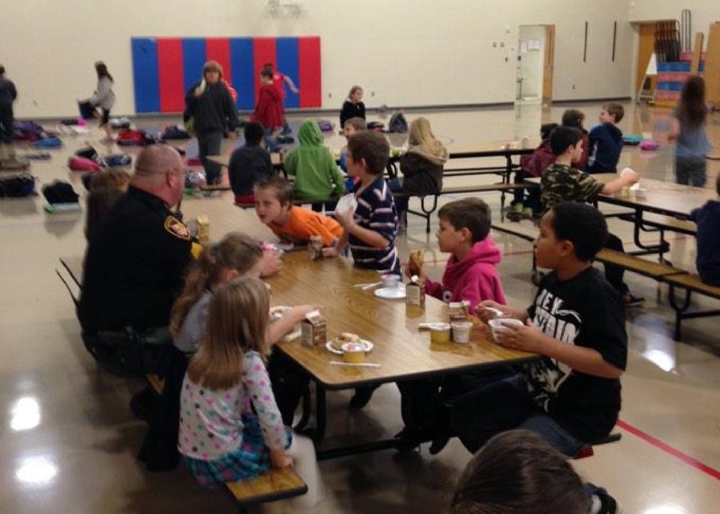 ElementarySchoolPage_Cafe Picture of cafeteria